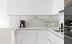 Cocinas de mármol blanco: luz, limpieza y elegancia